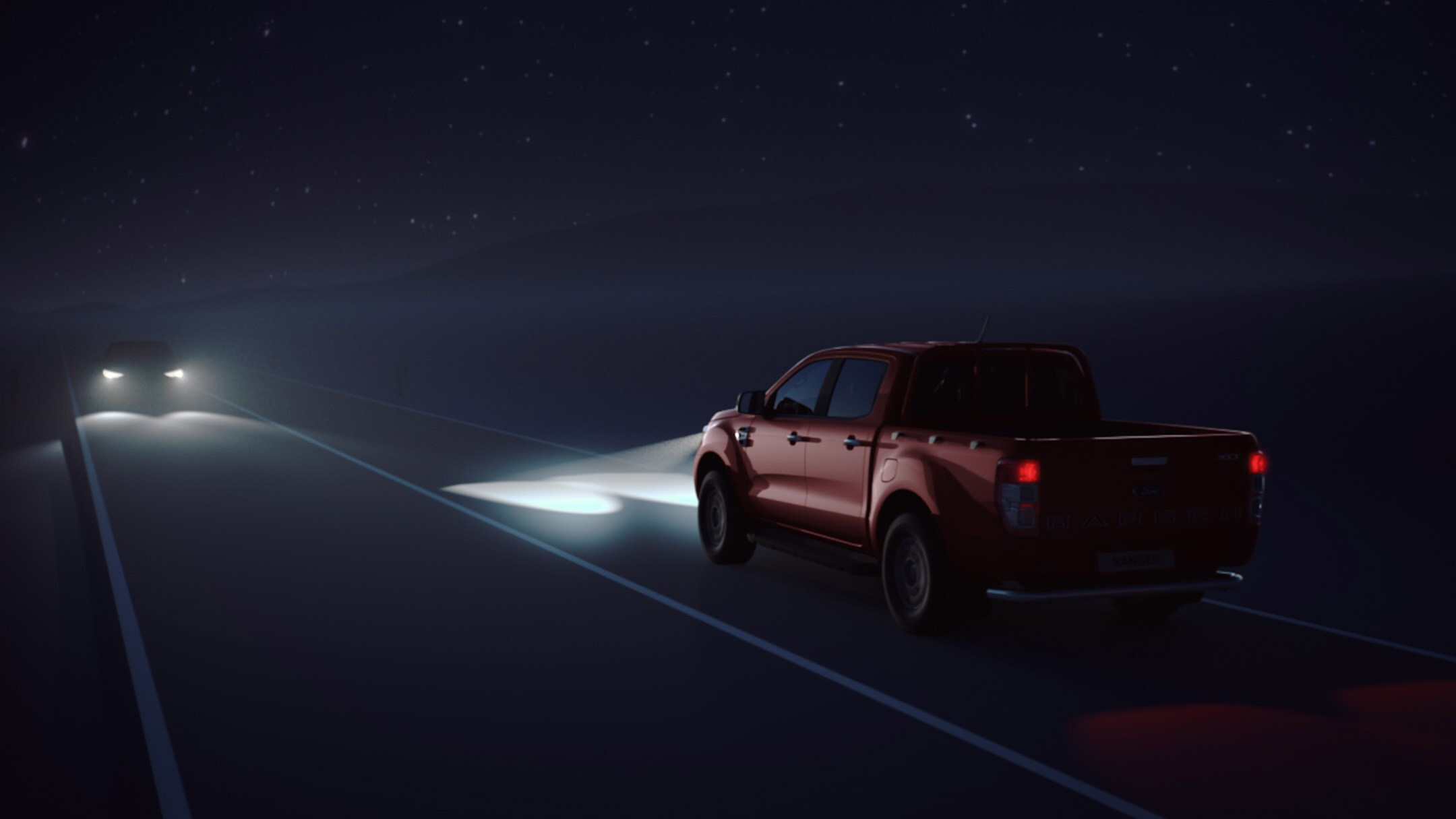 Ford Ranger in Rot. Heckansicht, in Bewegung bei Nacht