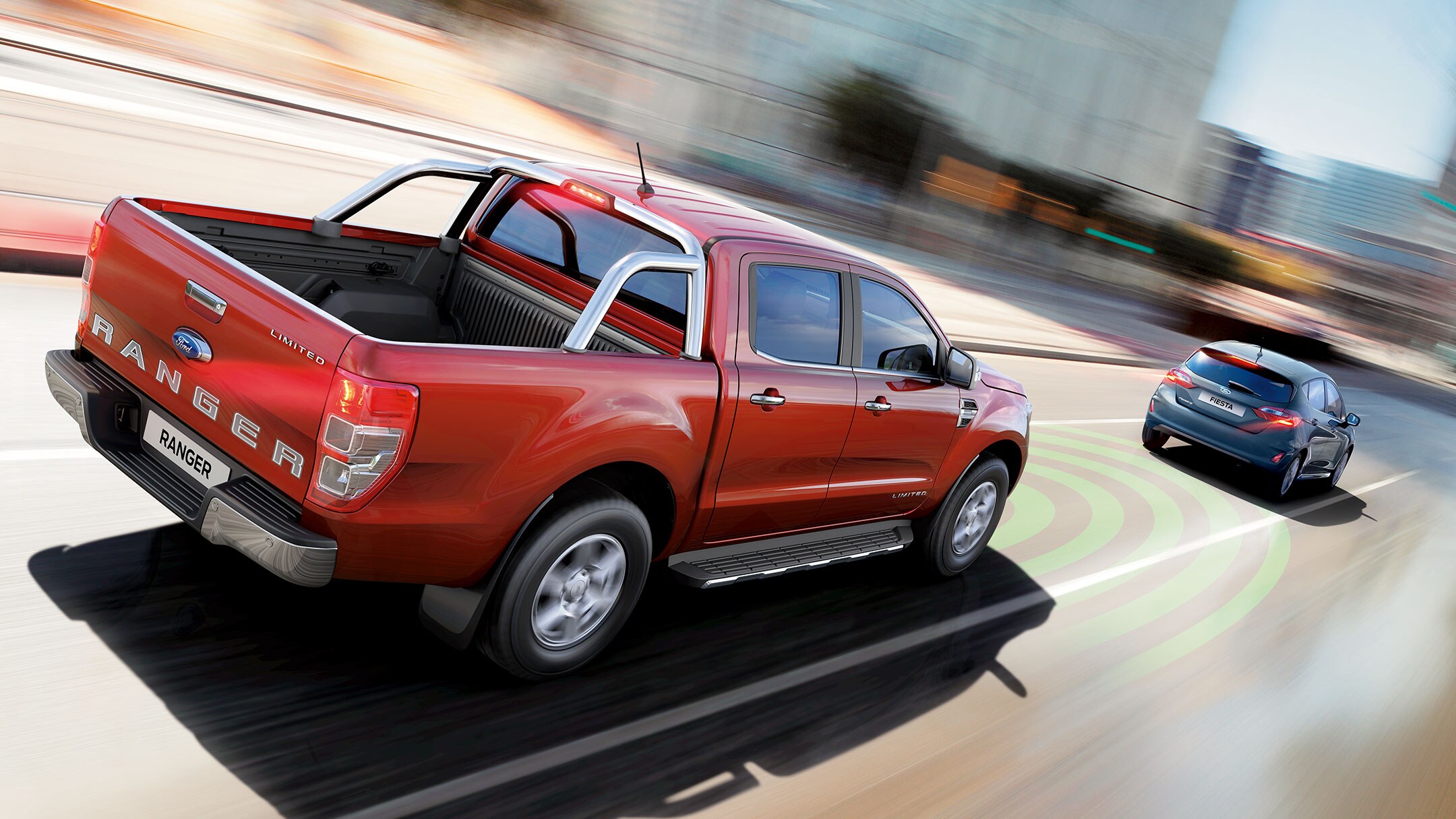Ford Ranger in Rot. Heckansicht, Sicherheits-Bremsassistent Illustration