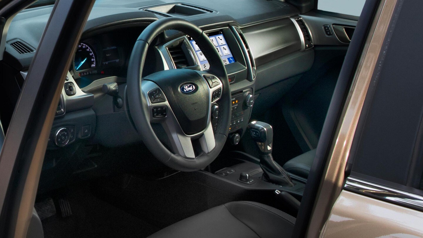 Ford Ranger Innenraum. Detailansicht des Fahrersitzes von Fahrerseite