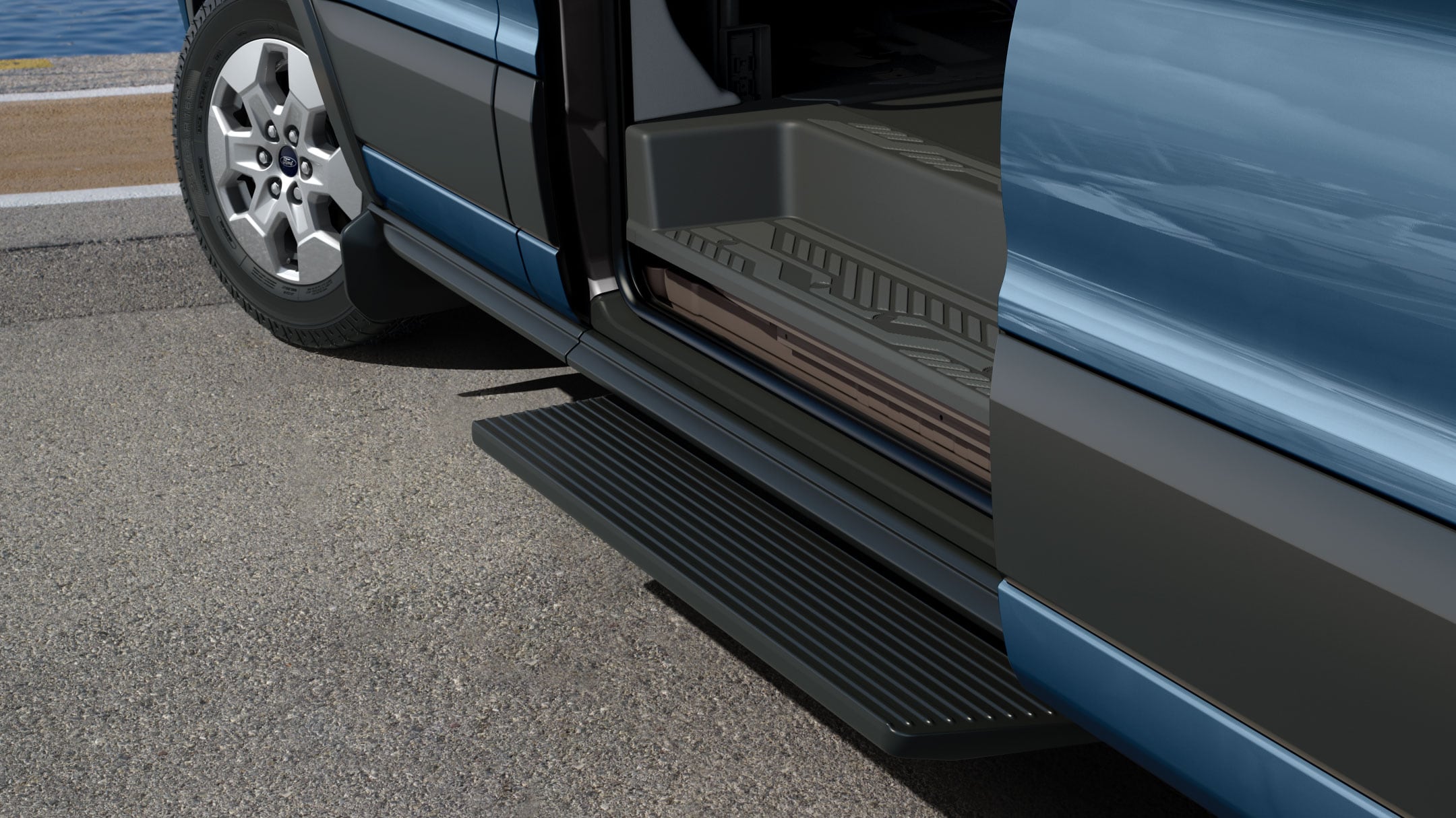 Ford Transit Bus in Blau. Ansicht der seitlichen Trittstufe.