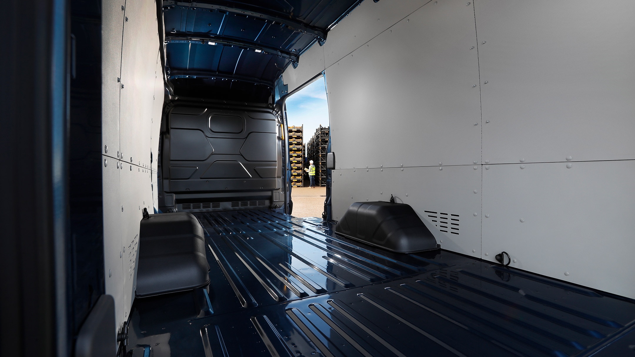 Ford Transit Innenraum. Detailansicht der Ladefläche.