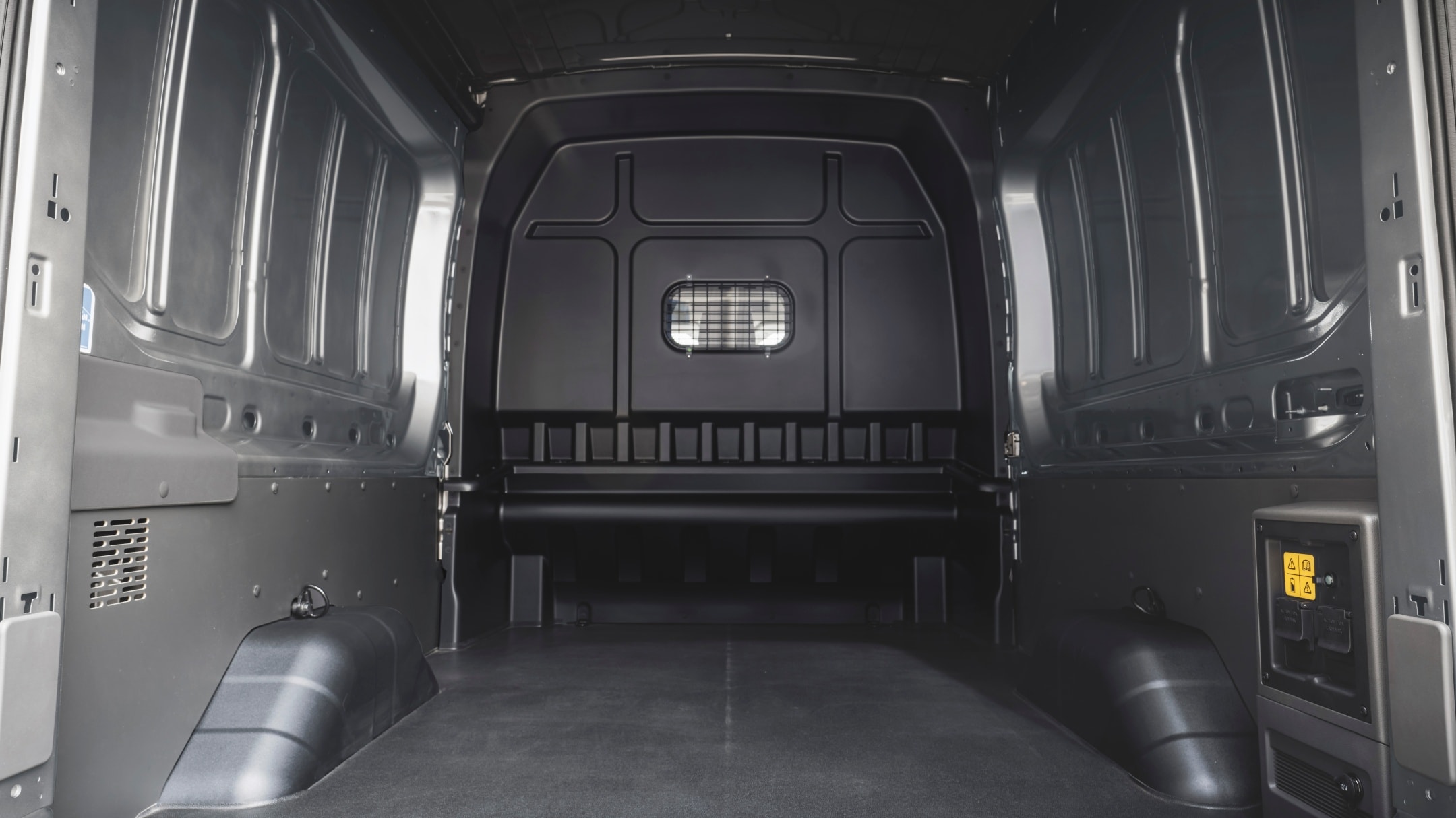 Ford Transit Innenraum. Ansicht auf Ladefläche.