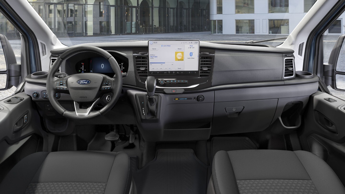 Ford Transit Innenraum. Detailansicht der Fahrerkabine mit SYNC 4-Touchscreen.