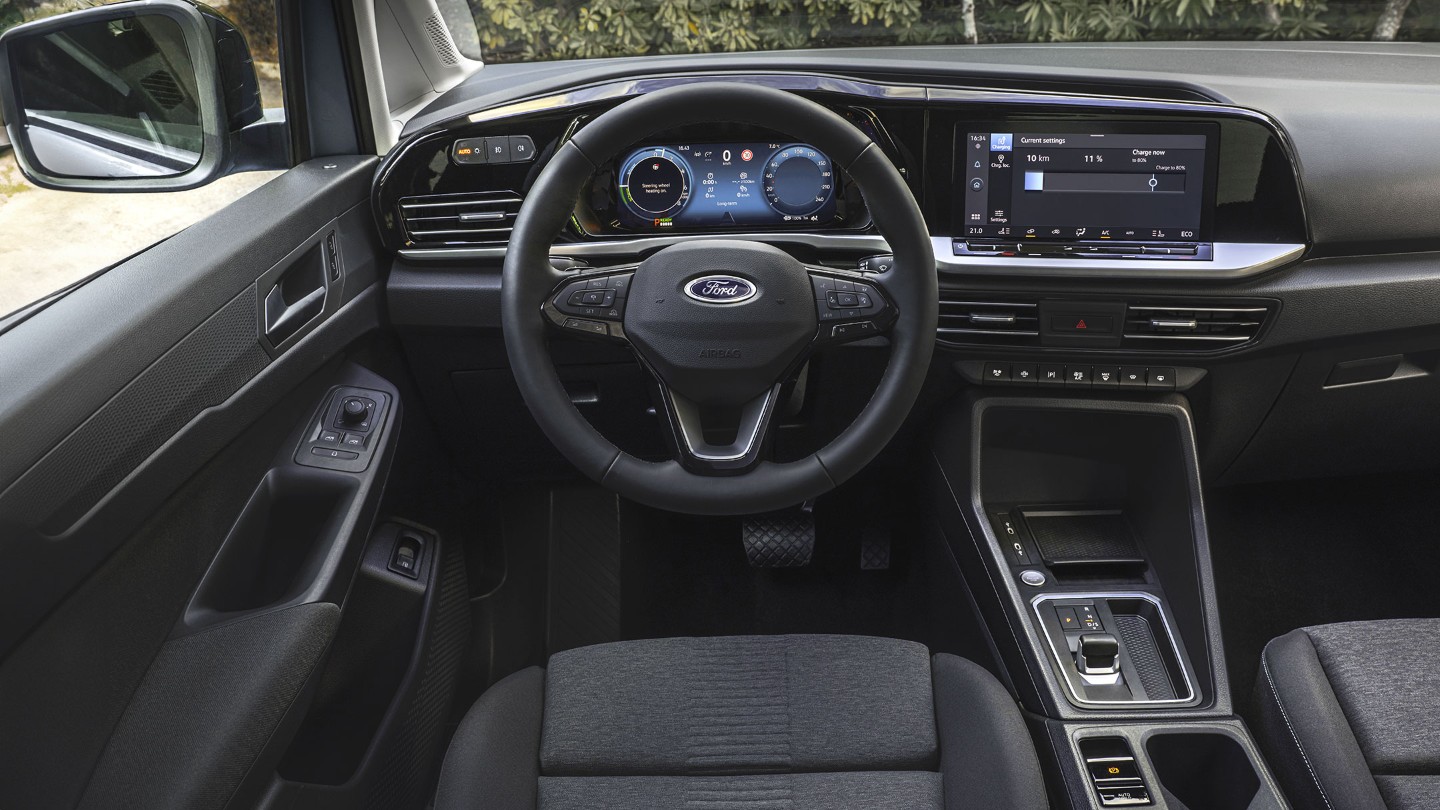 Ford Tourneo Connect Innenraum. Detailansicht Lenkrad und Armaturenträger.