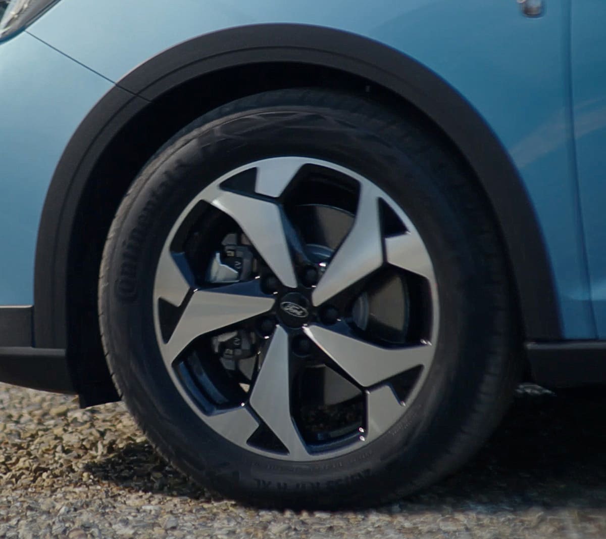 Ford Tourneo Connect in Boundless Blue. Leichtmetallrad im Detail 