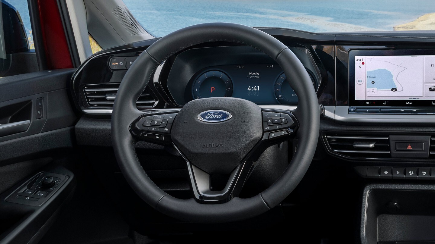 Ford Tourneo Connect Innenraum. Detailansicht Lenkrad