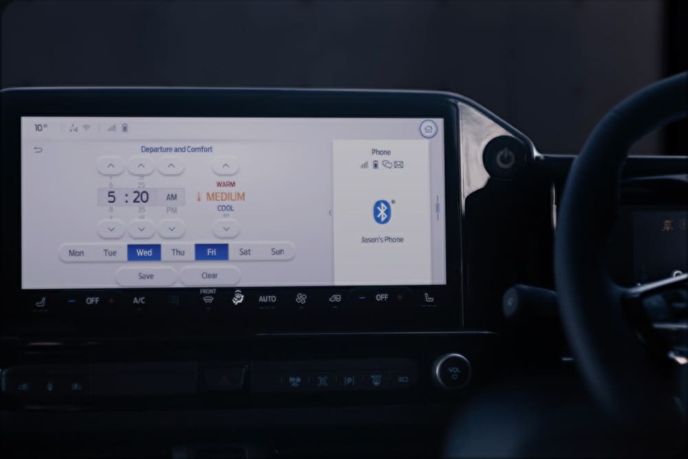 Ford E-Transit Custom Innenraum. Detailansicht des Ford SYNC 4-Touchscreens.