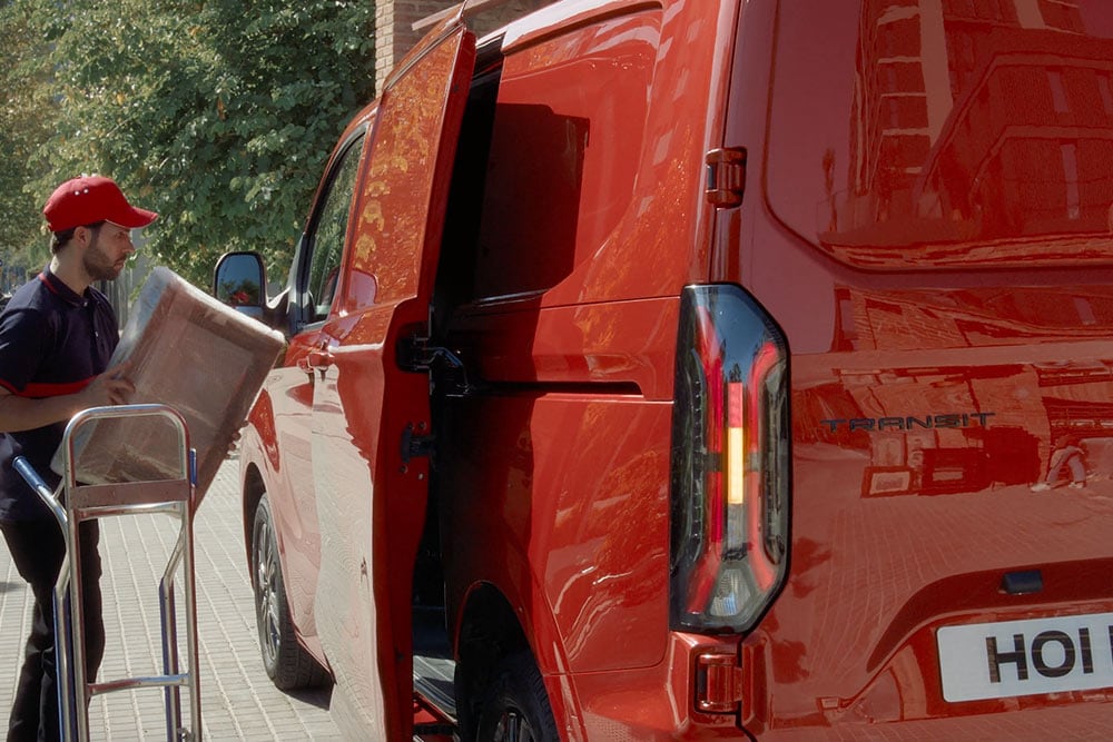 In der zweiten Reihe finden bis zu drei weitere Fahrgäste bequem Platz – für maximale Flexibilität und Komfort unterwegs.