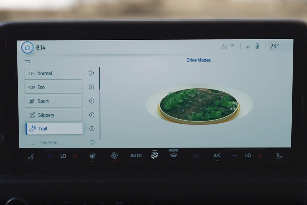 Touchscreen im Ford Transit Custom mit geöffneter Fahrmodi-Ansicht.