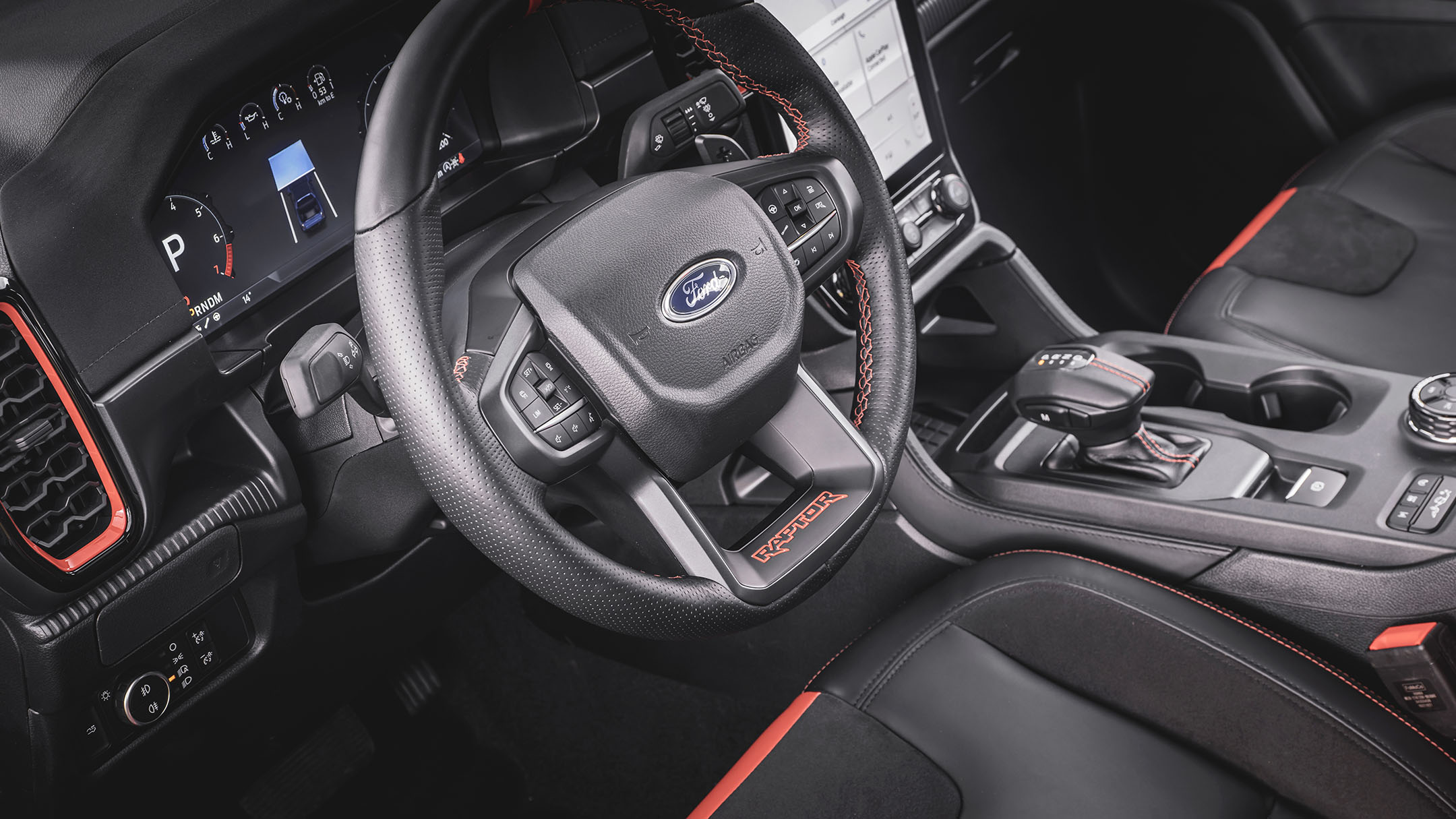 Ford Ranger Raptor Innenraum. Detailansicht der Fahrerseite.