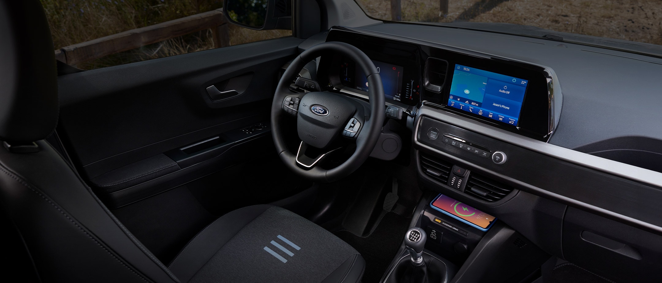 Ford Transit Courier Innenraum. Ansicht auf Vordersitz und Armaturenbrett mit SYNC 4-Touchscreen.