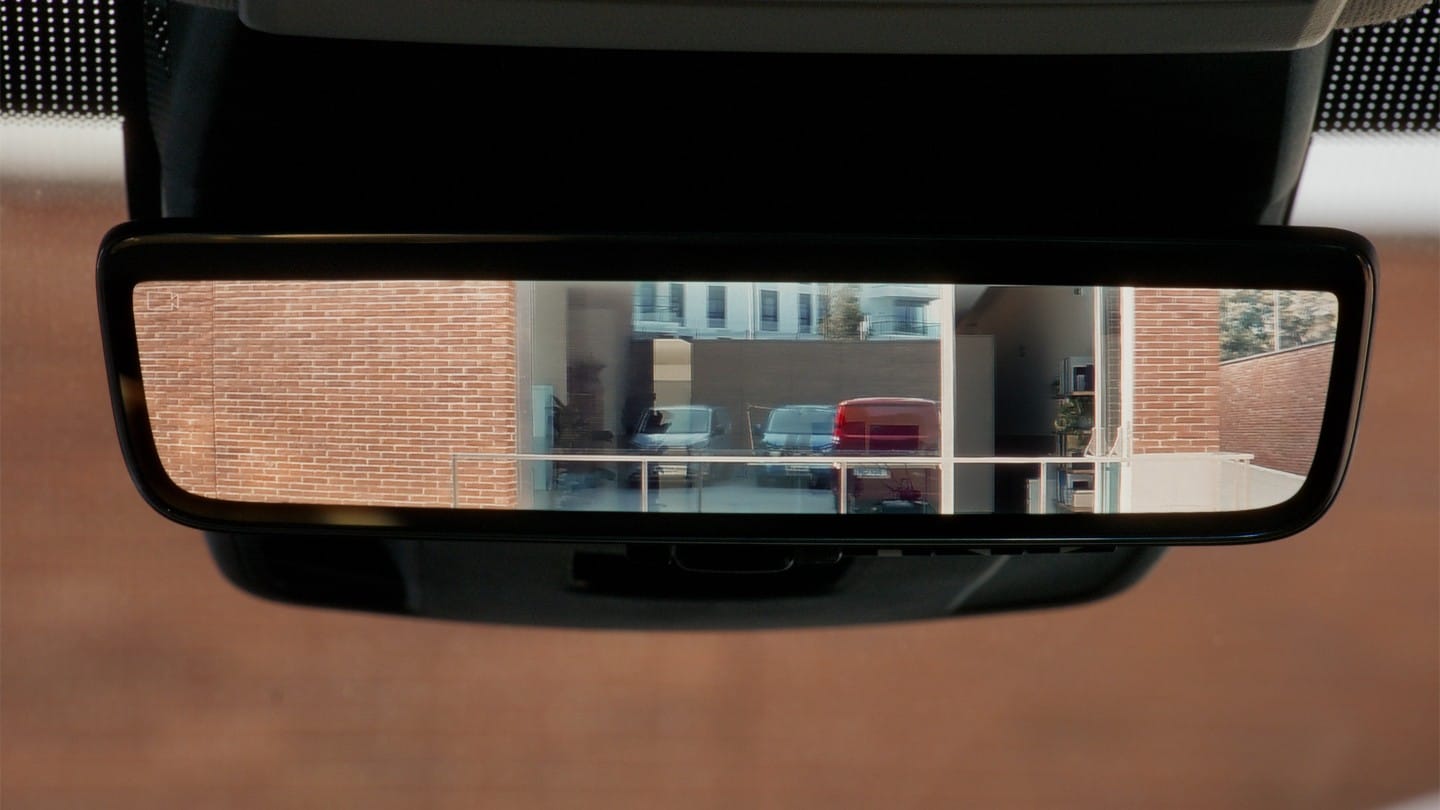 Ford Transit Courier Innenraum. Detailansicht der Rückfahrkamera.