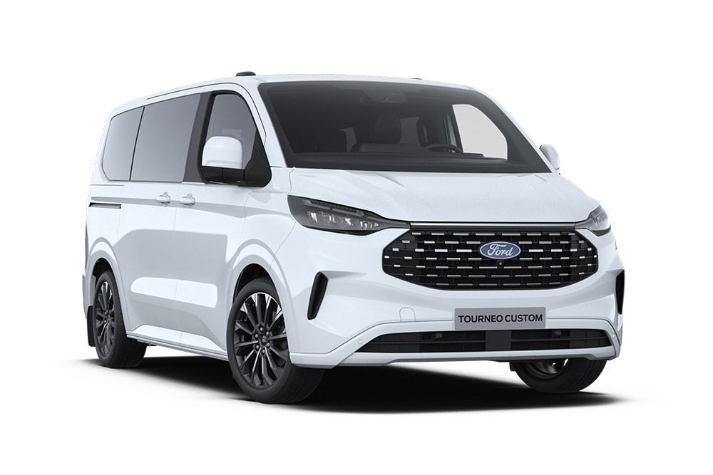 Ford Tourneo Custom Titanium X in Weiß. Dreiviertelansicht, steht vor einem weißen Hintergrund.