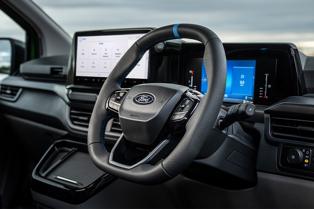 Ford Transit Custom MS-RT Innenraum. Detailansicht Lenkrad und Instrumententafel.