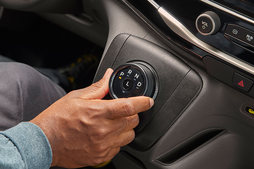Ford E-Transit Innenraum. Detailansicht des Fahrstufenreglers.