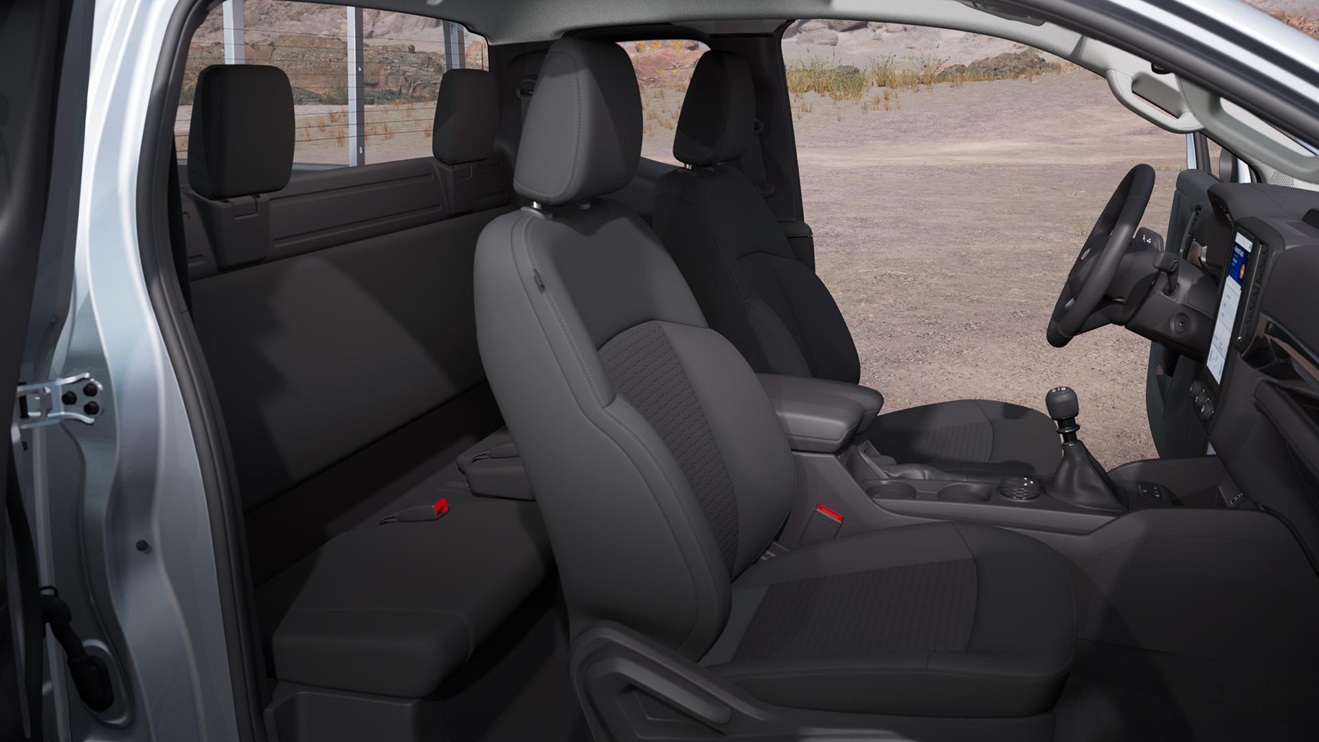 Blick von der Beifahrertür in den Innenraum eines Ford Ranger Extrakabine.