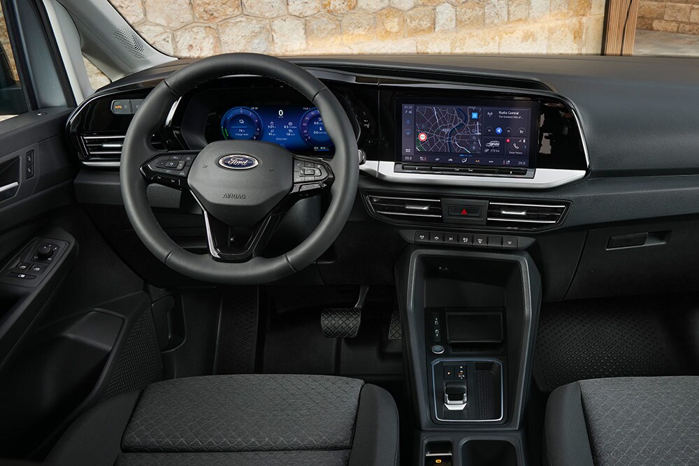 Ford Transit Connect Innenraum. Detailansicht Lenkrad und Cockpit.