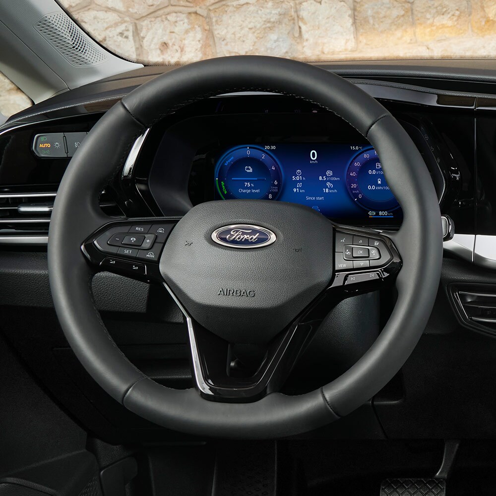 Ford Transit Connect Innenraum. Detailansicht Lenkrad.