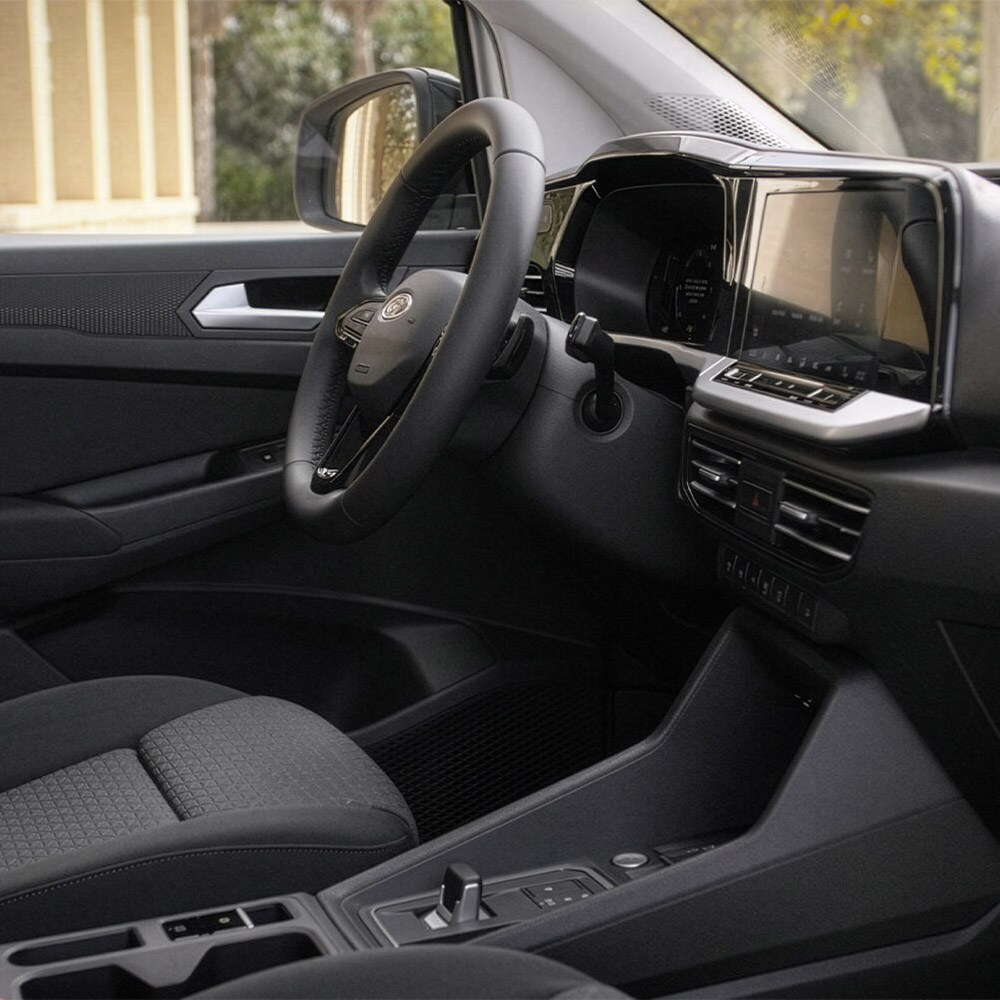 Ford Transit Connect Innenraum. Detailansicht der Fahrerseite.