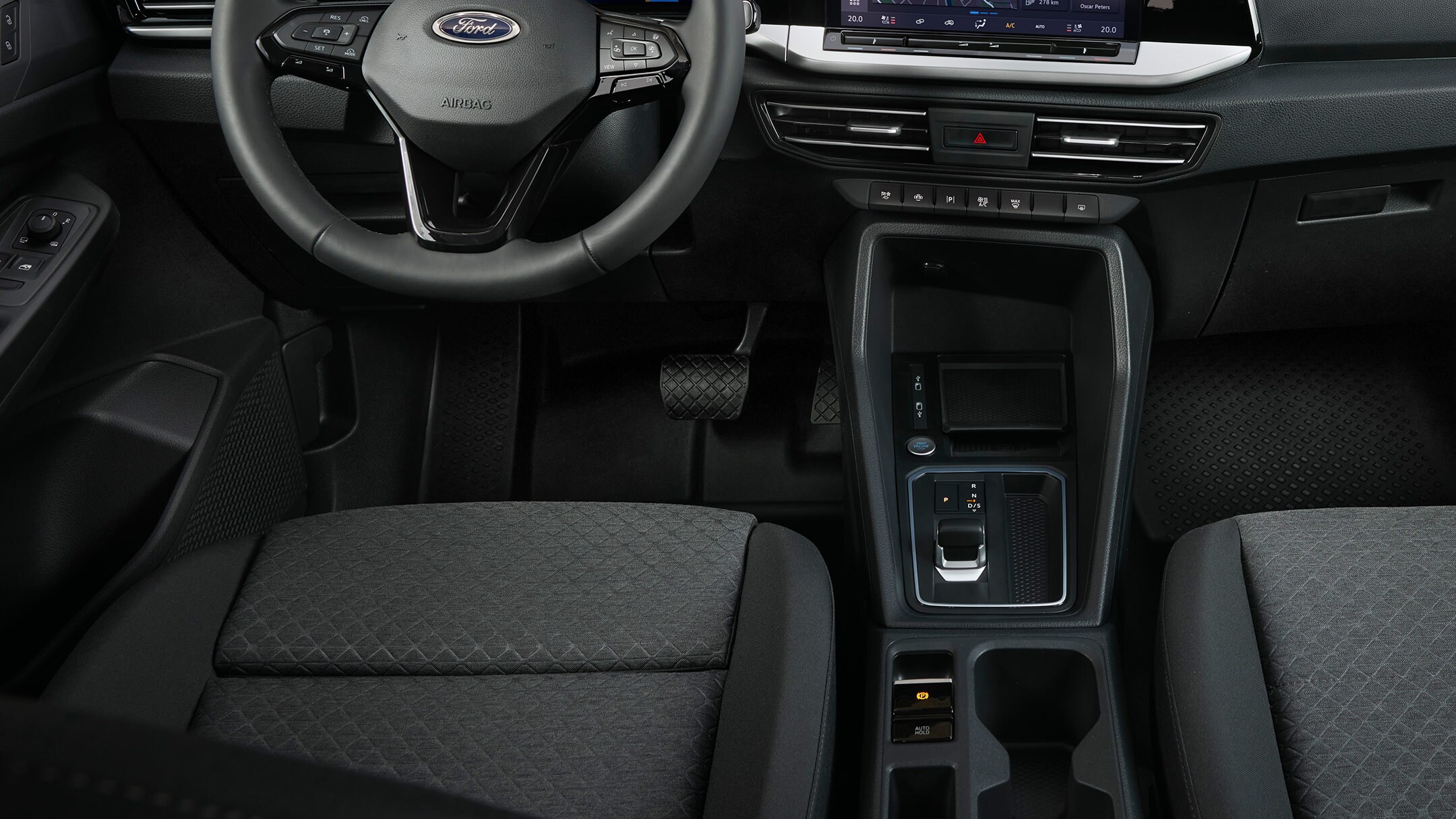 Ford Transit Connect Innenraum. Ansicht der Mittelkonsole und der Pedale.