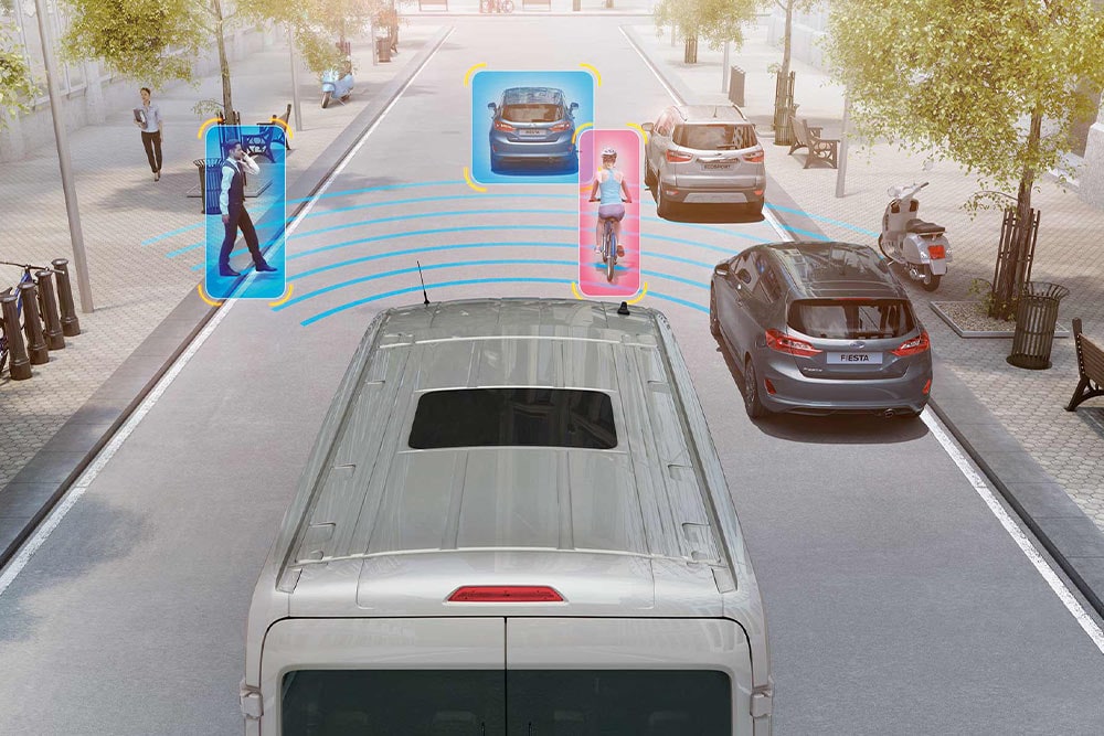 Ford Transit Kastenwagen in Silber. Heckansicht, Illustration Pre-Collision-Assist