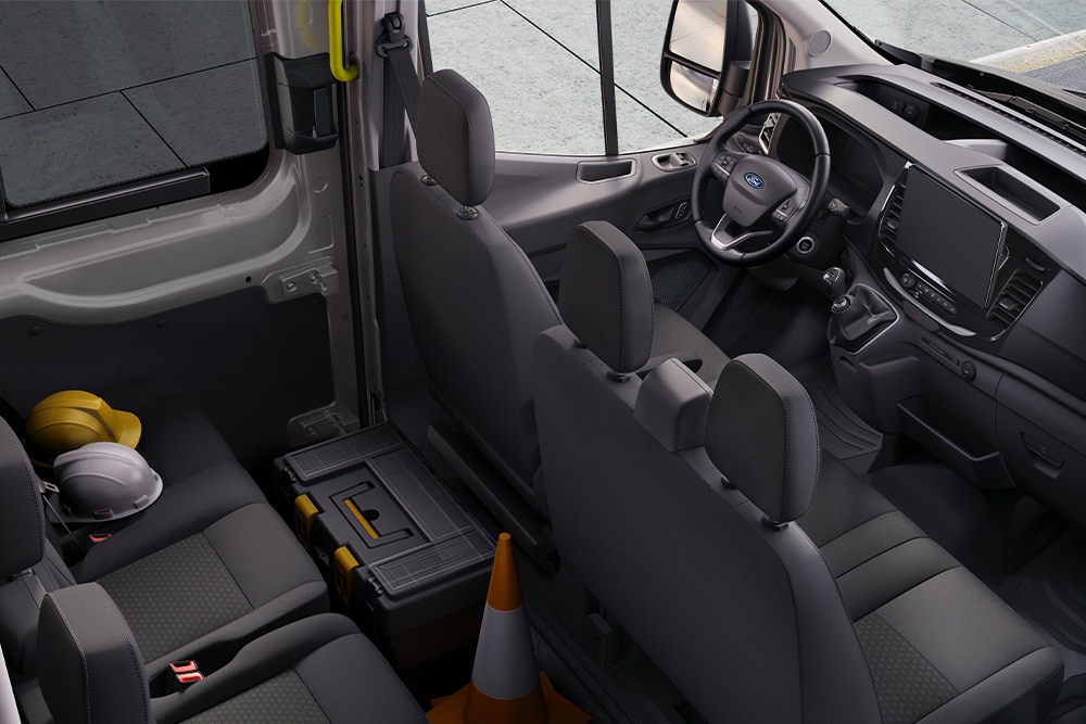 Ford Transit Fahrgestell Doppelkabine. Innenraumansicht mit sieben Sitzplätzen.