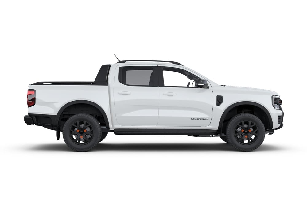 Seitenansicht eines Ford Ranger in Weiß mit Doppelkabine.