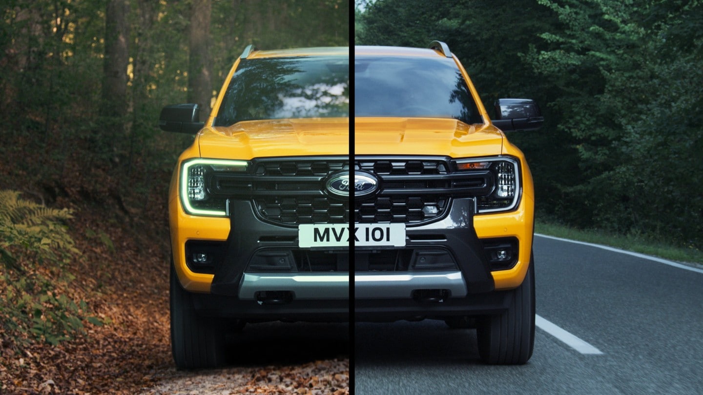 Ford Ranger in Orange. Frontansicht, fährt auf Waldweg