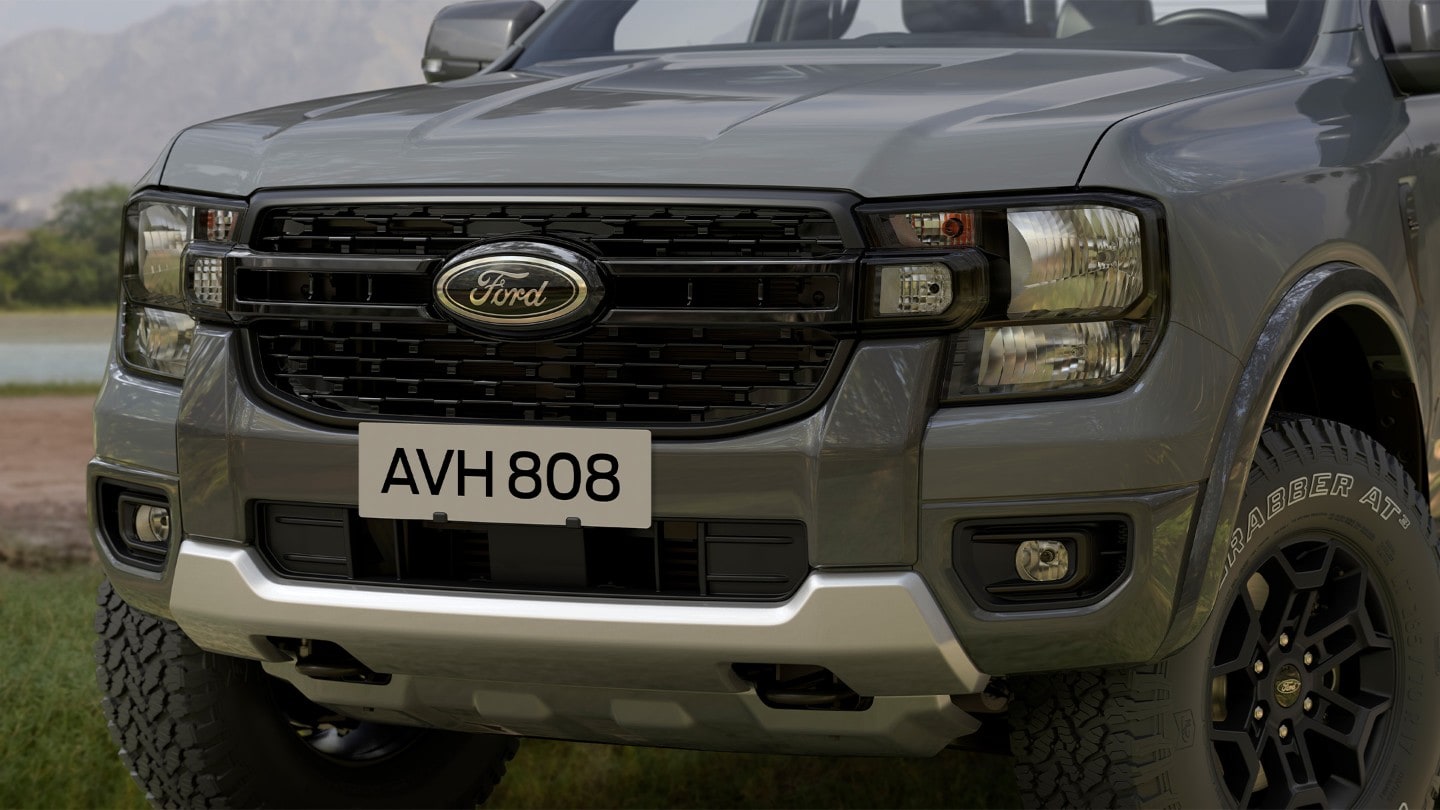 Ford Ranger Tremor in Grau. Detailansicht Kühlergrill.