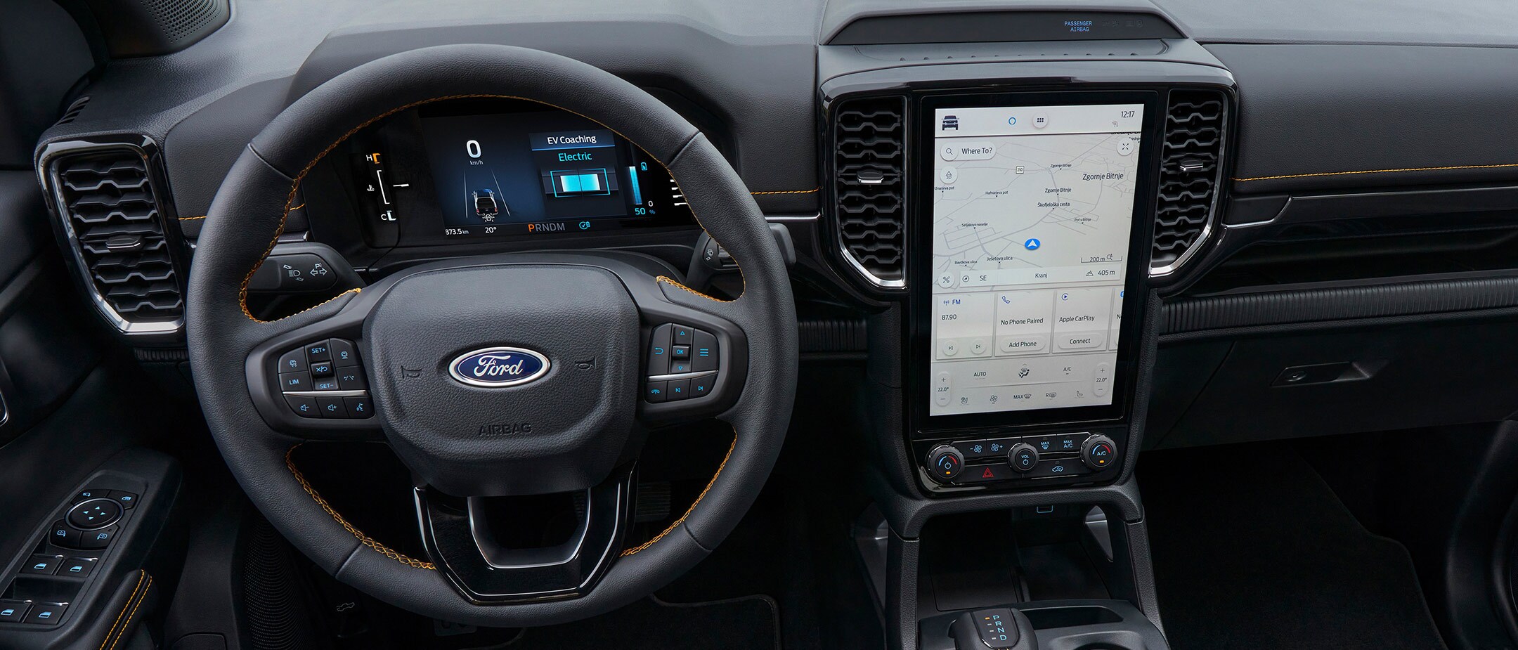 Ford Ranger Plug-In-Hybrid Innenraum. Ansicht auf Lenkrad und Mittelkonsole.