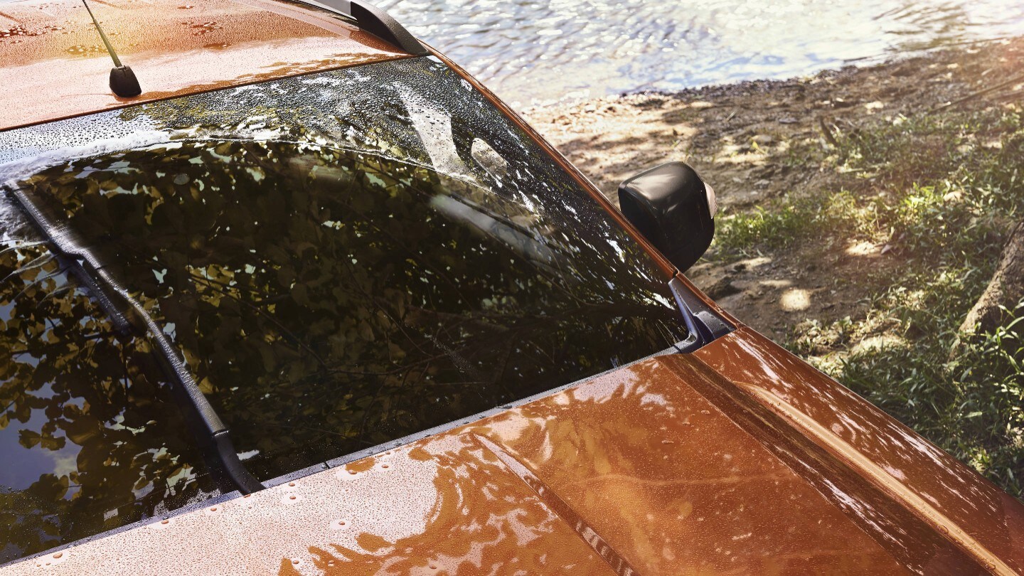 Ford Ranger in Orange. Ansicht auf die Windschutzscheibe