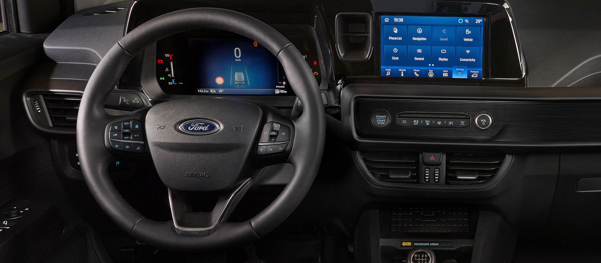 Ford Transit Courier Innenraum. Detailansicht Fahrerseite und Ford SYNC 4-Touchscreen.