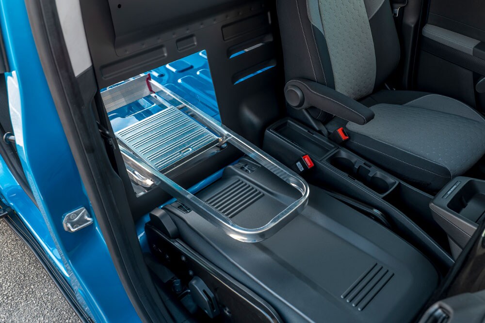 Ford E-Transit Courier Innenraum. Ansicht auf Ladetrennwand.