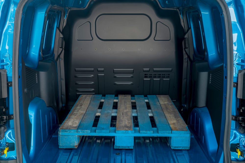 Ford E-Transit Courier Innenraum. Ansicht auf Laderaum.