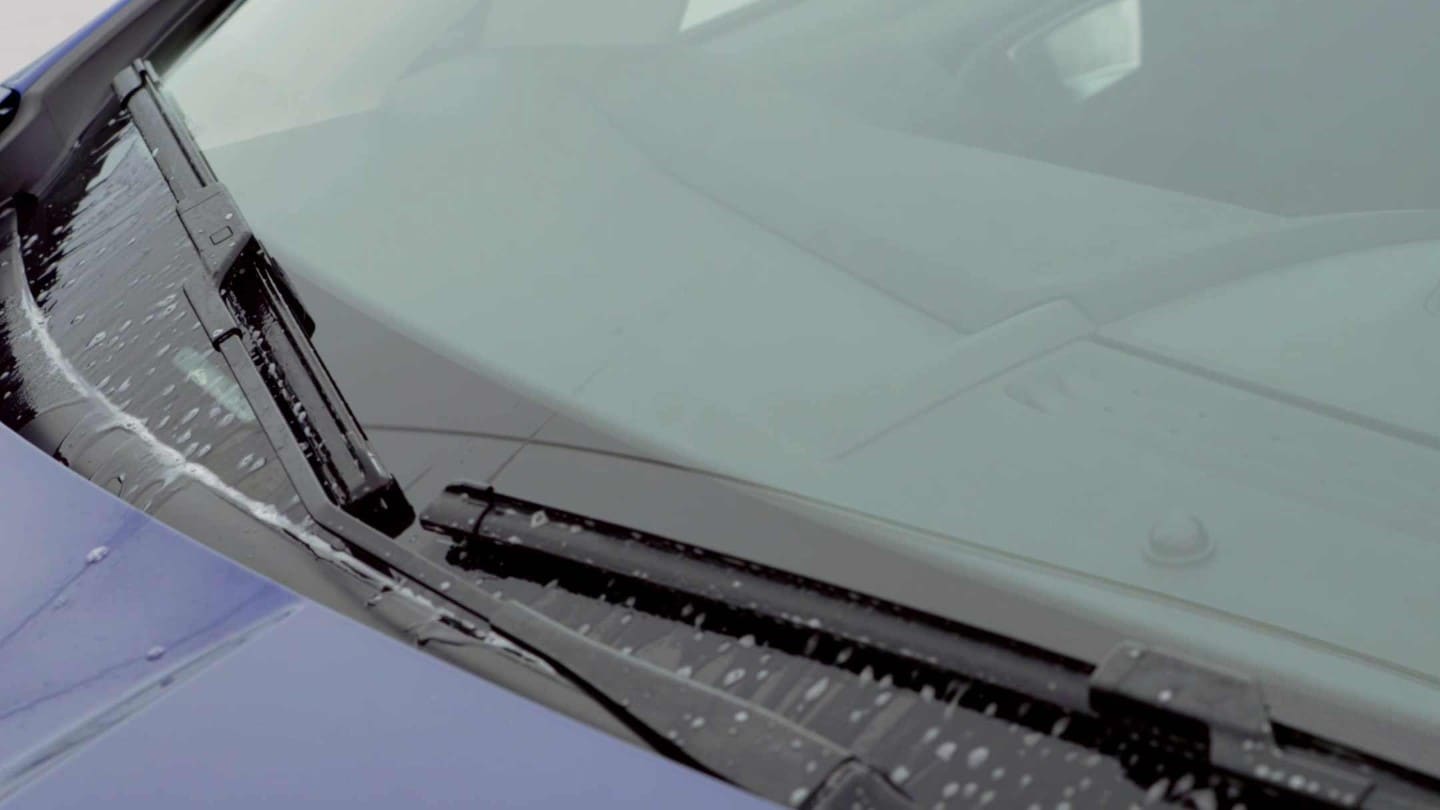 How to adjust the speed of your windscreen wipers
