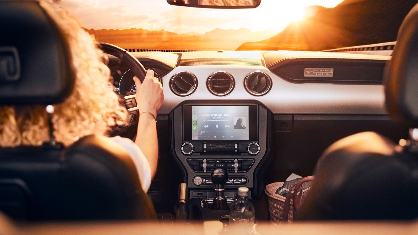Ford Mustang Innenraum im Sonnenlicht